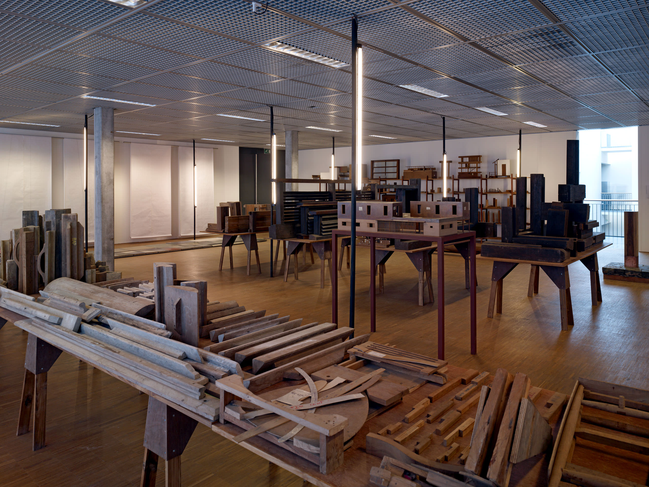 E11328 AP45 028046 j2560